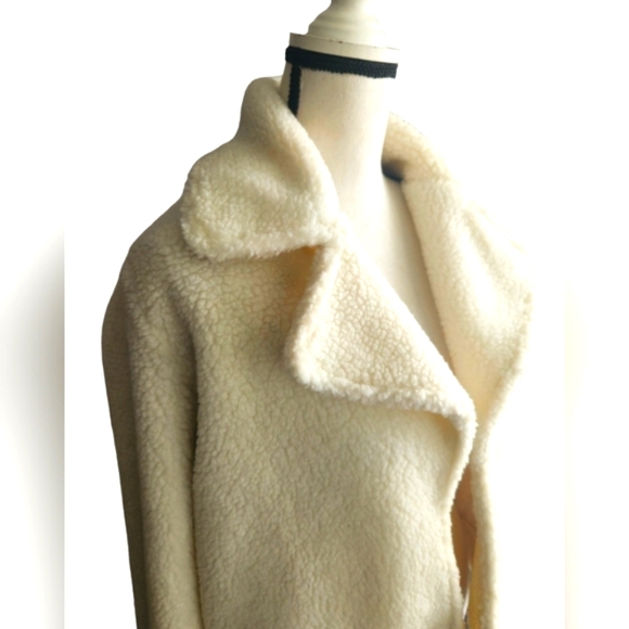 NWT Banana Republic white jacket, size small sharpa style NWT - Picture 16 of 16